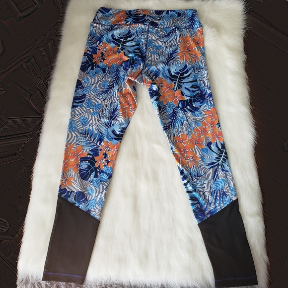 2(X)IST Floral Printed Mid Rise Ankle Leggings - Picture 6 of 8